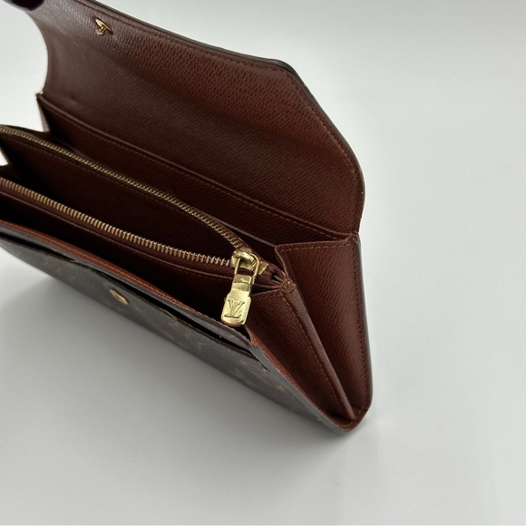 Authentic LV monogram Crossbody wallet - Picture 5 of 13